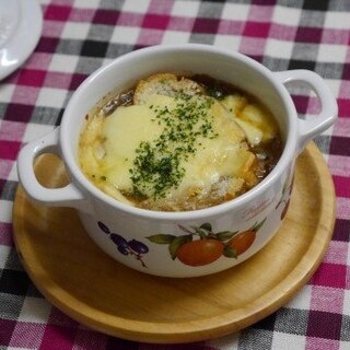 飴色玉ねぎの温か美味しい♪オニオングラタンスープ